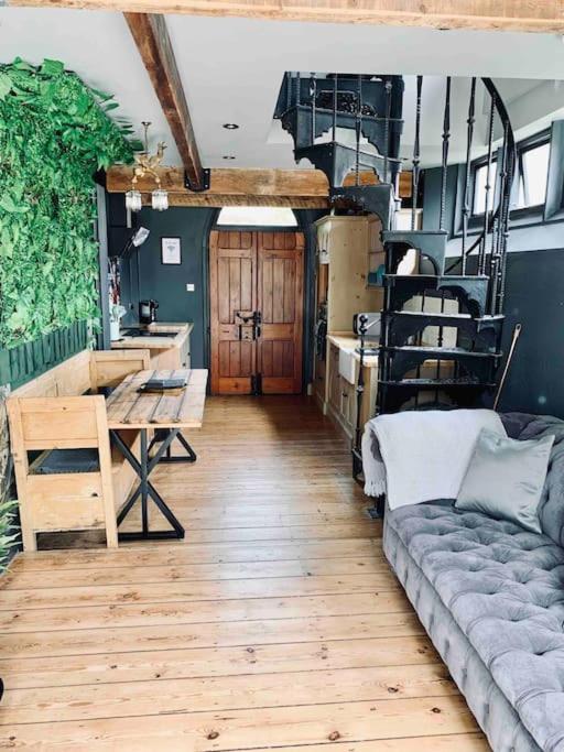 Chapter Two - Melbourne Holiday home